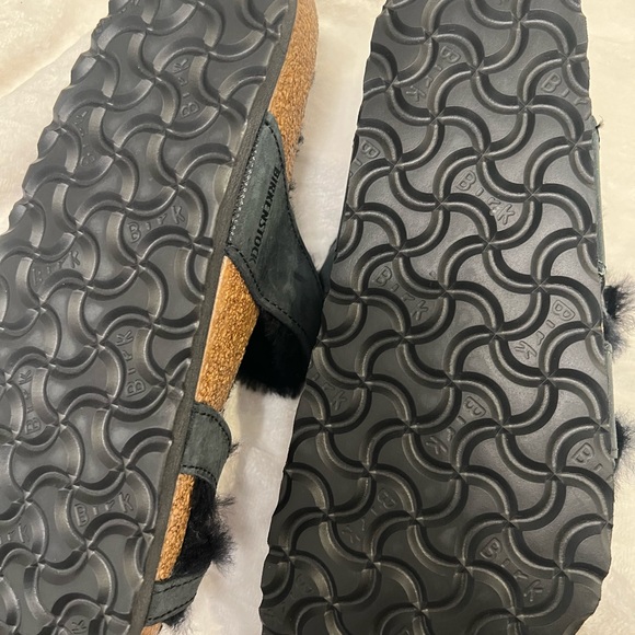 Black Furry Birkenstock sandal with toe strap and double buckle closure - Picture 4 of 5